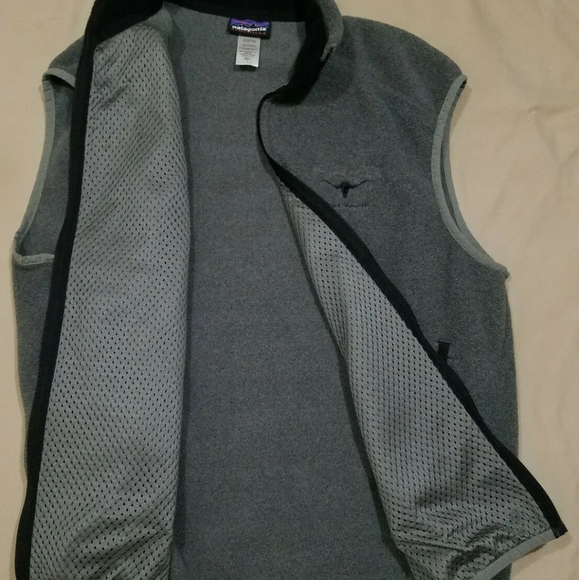 Patagonia Men’s Classic Synchilla " Fort Worth " Gray Fleece Vest Large  Texas L - Picture 5 of 11